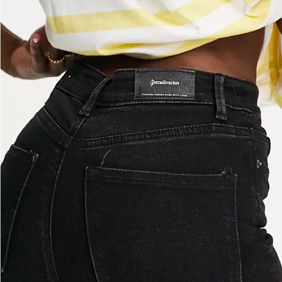 Stradivarius Super High Waisted Skinny Jean with Rip in Black - Picture 3 of 13